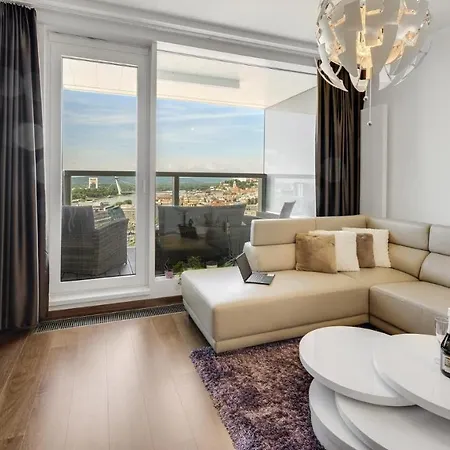 아파트 Panorama - Sunset And Castle View, 22nd Floor, Garage, Ac 브라티슬라바